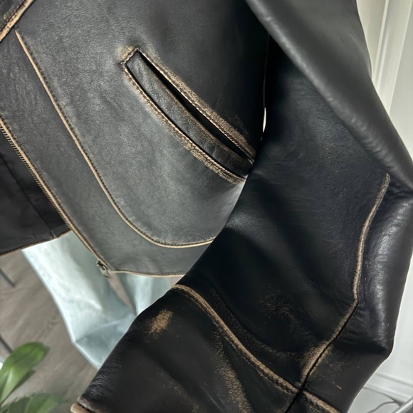 Leather jacket - Picture 4 of 10